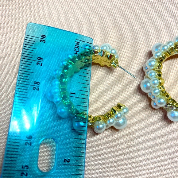 Beautiful Pearl Hoop Earrings - Picture 6 of 6